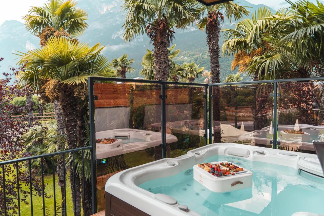Treelodgy, The Tree House Hotel Riva del Garda Bagian luar foto